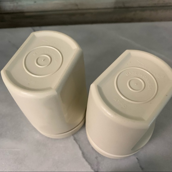 Tupperware Vintage Twist Top Travel Salt & Pepper Shakers - Picture 6 of 6